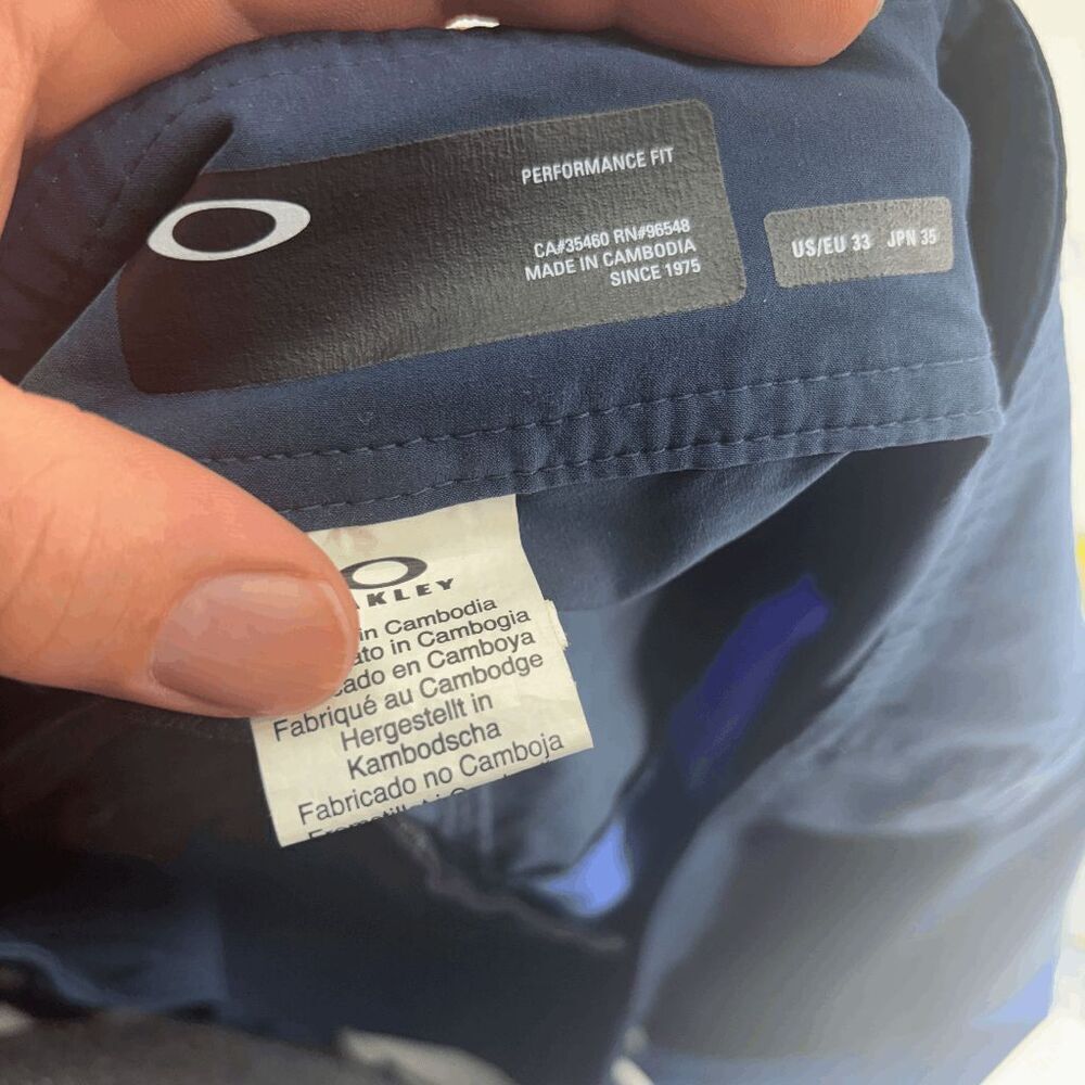 Oakley Performance Fit Draw String Size 33 Blue Striped Board Shorts - Picture 7 of 7